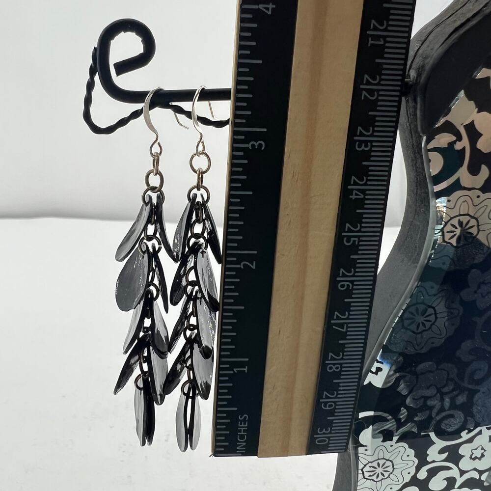 Black Large Shell Dangle Silver Tone Earrings - image 4